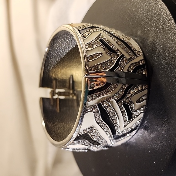 Vintage Zebra Hinged Cuff Bracelet - Picture 5 of 5